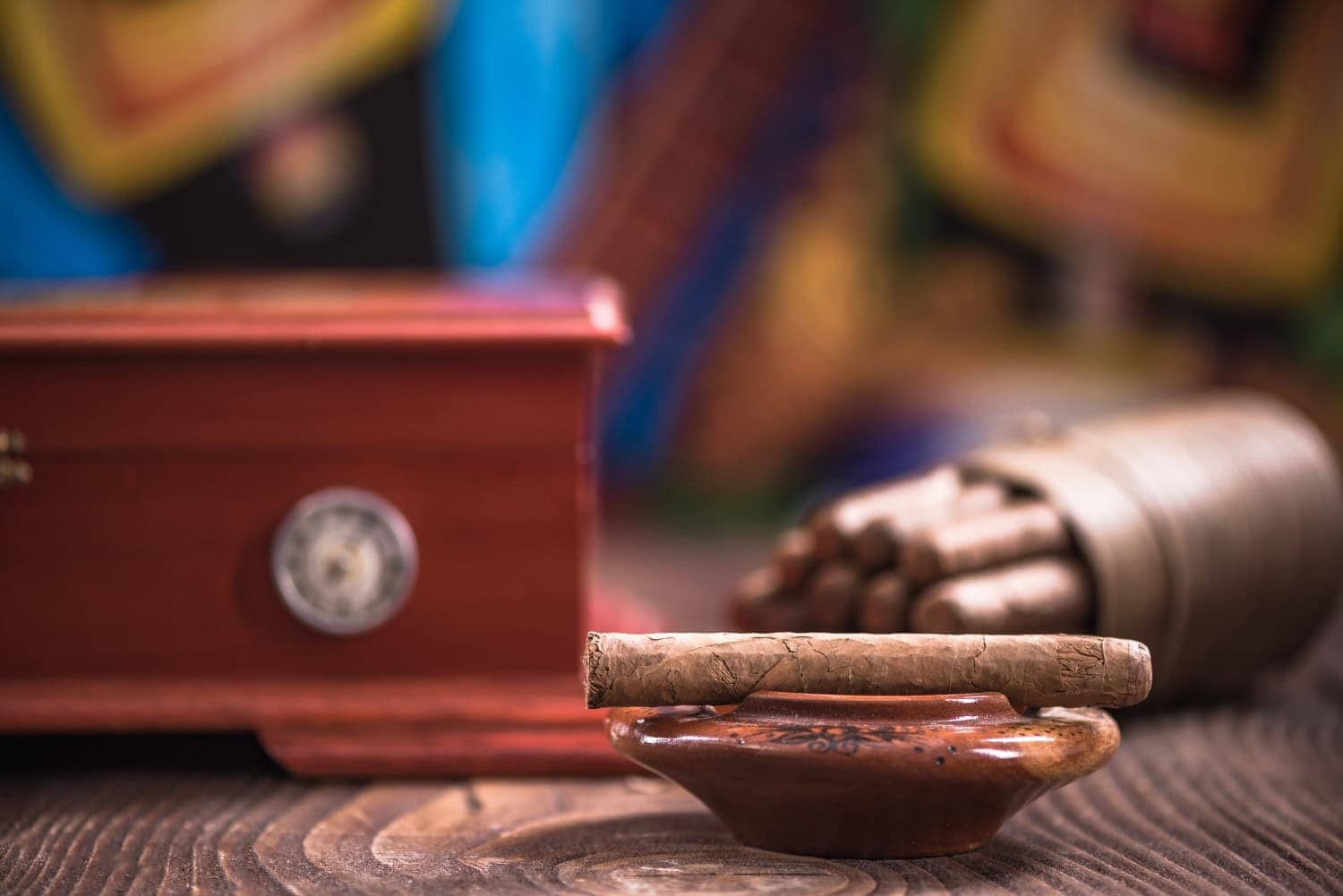 wooden-humidor-cigars-and-ashtray-small
